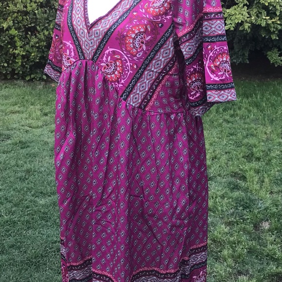 ❌SOLD!❌Paisley V Neck Dress NEW! Size L - Picture 3 of 4